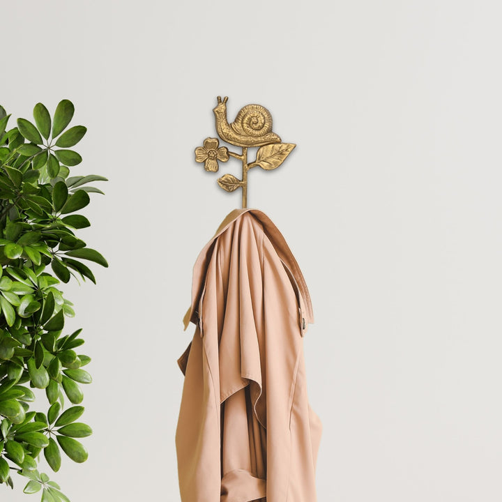 6114GD - Mythra Snail Cast Iron Hook