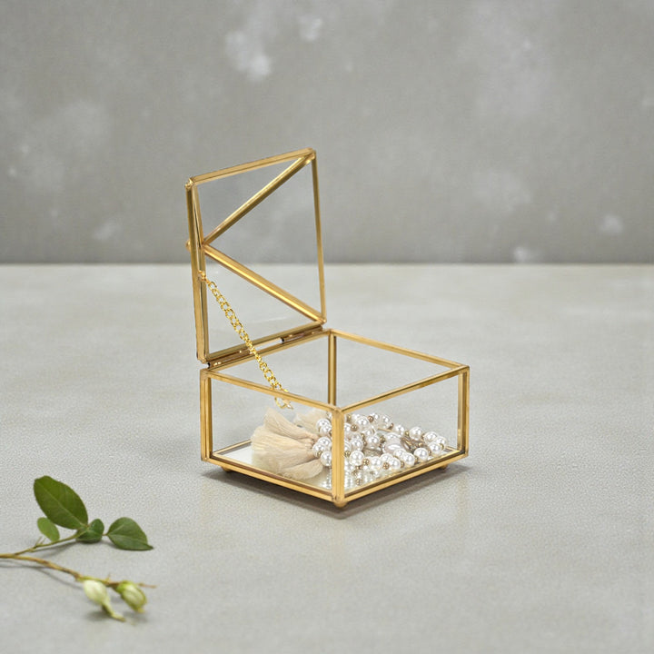 6257 - Vortial Glass Pyramid Box